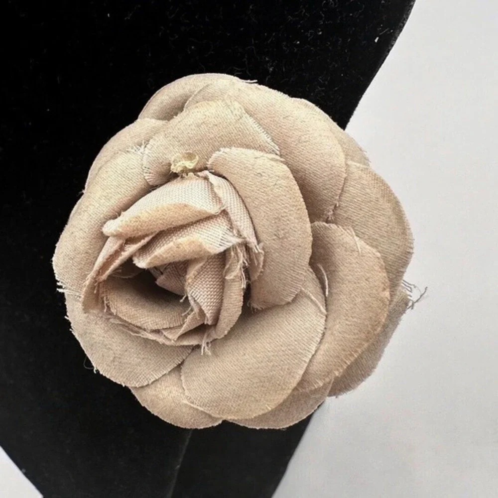 Tan Fabric Camellia Flower Hair Clip Rose Petal Alligator Pinch‎ Clip Chic J-01